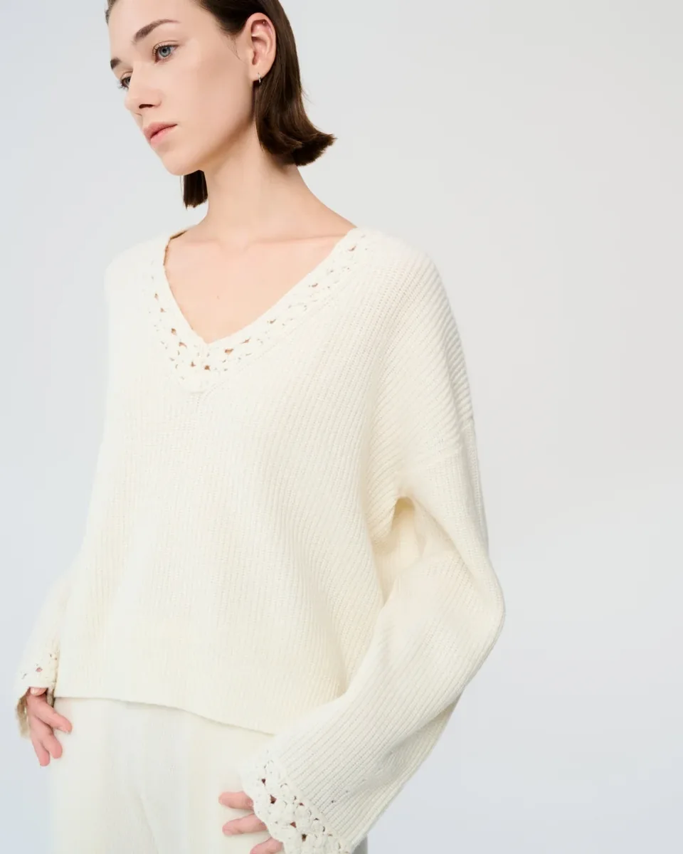 Maglia avorio con scollo a V