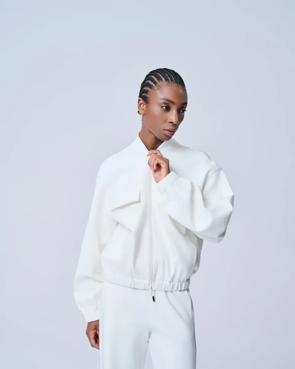 Giacca bianca con zip e tasche con patta