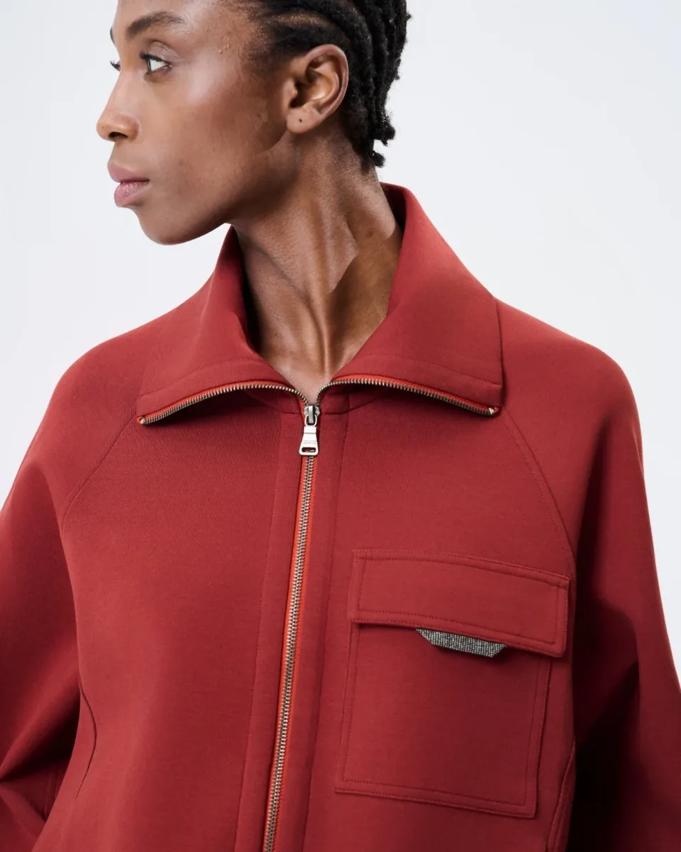 Rote Jacke mit Reißverschluss