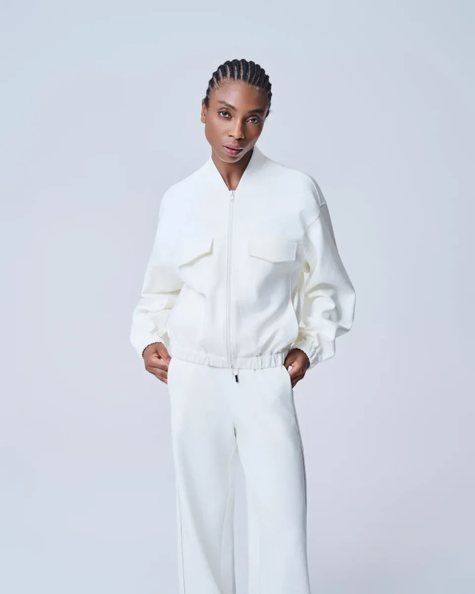 Giacca bianca con zip e tasche con patta