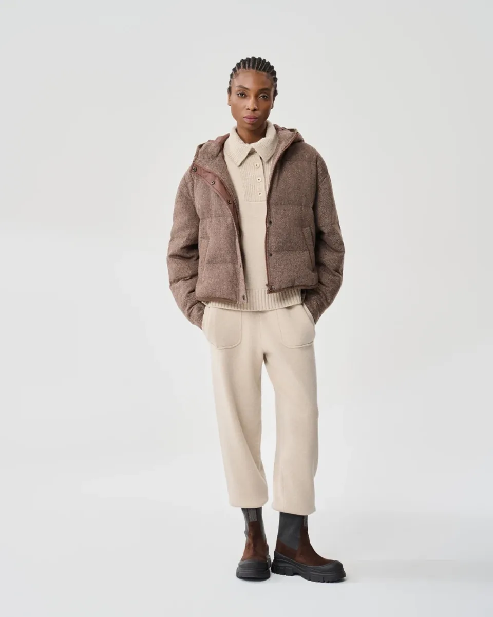 Braune Kapuzenjacke