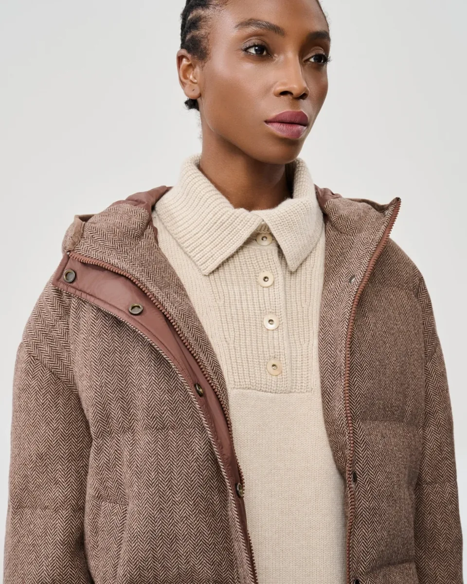 Braune Kapuzenjacke