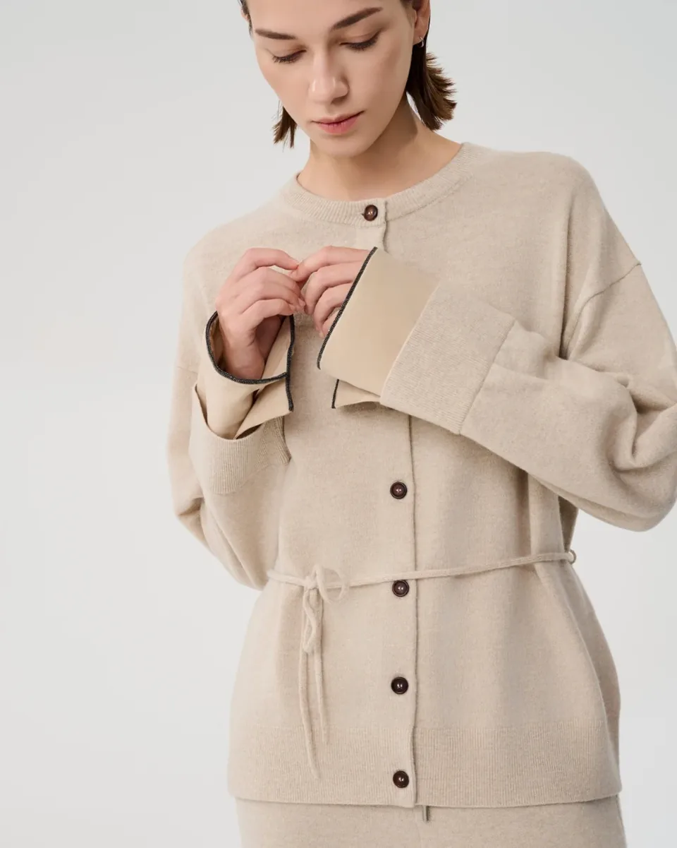 Strickjacke mit Gürtel