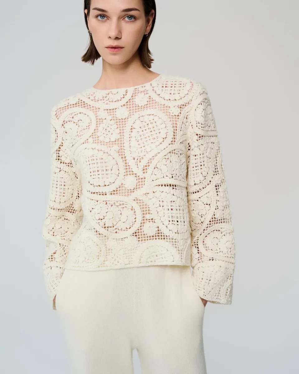 Pullover mit floralem Ajourmuster
