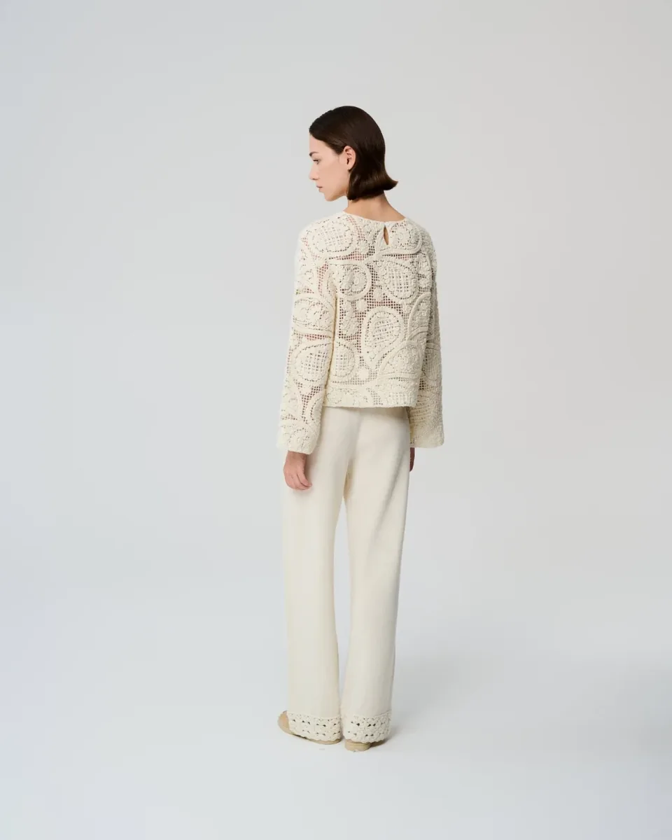 Pullover mit floralem Ajourmuster