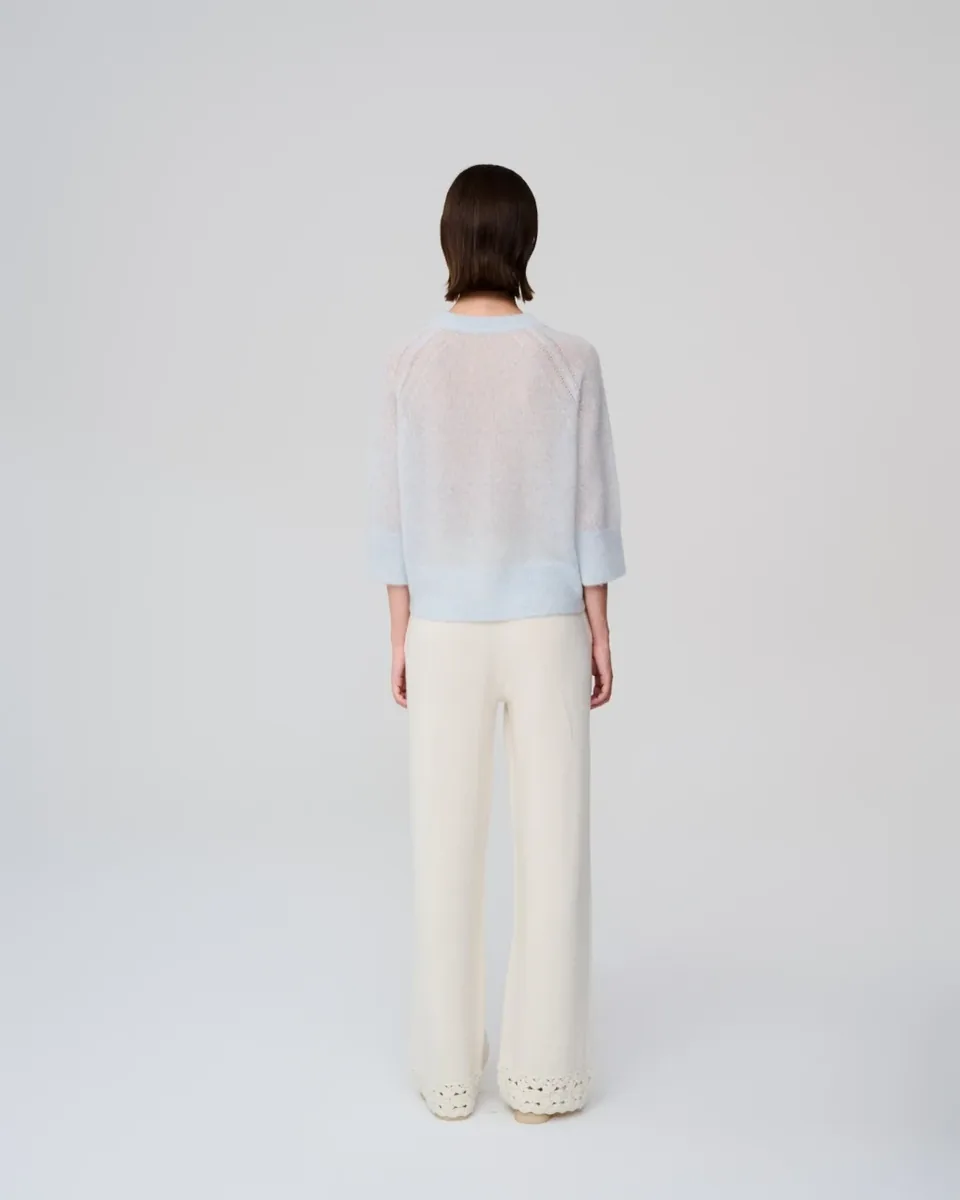 Maglia azzurra ricamata