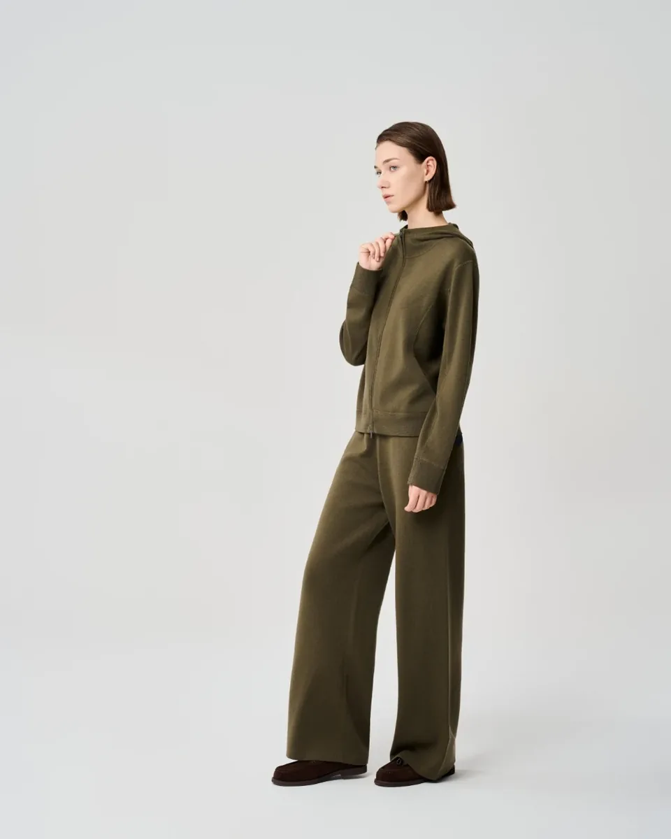 Maglia verde oliva con cappuccio