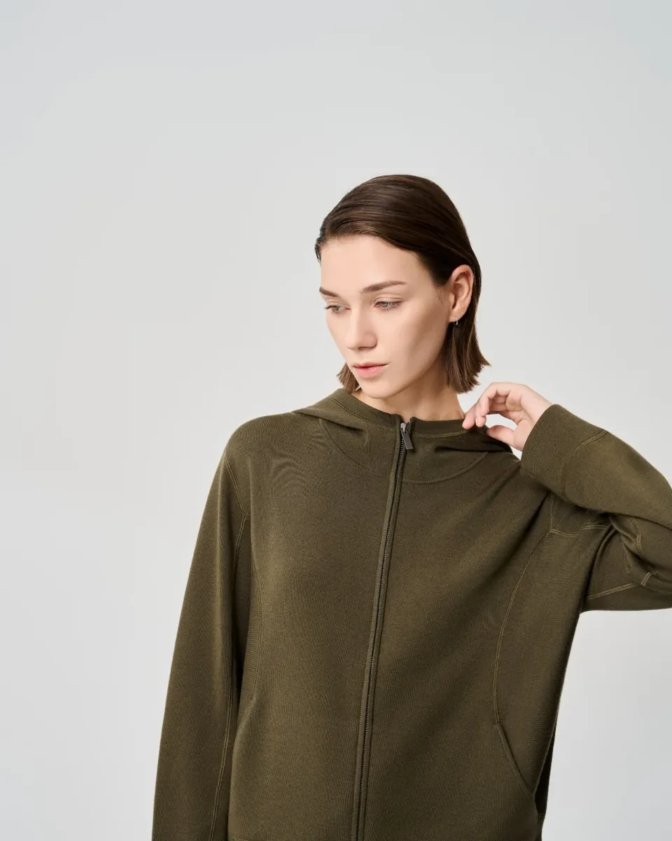 Maglia verde oliva con cappuccio