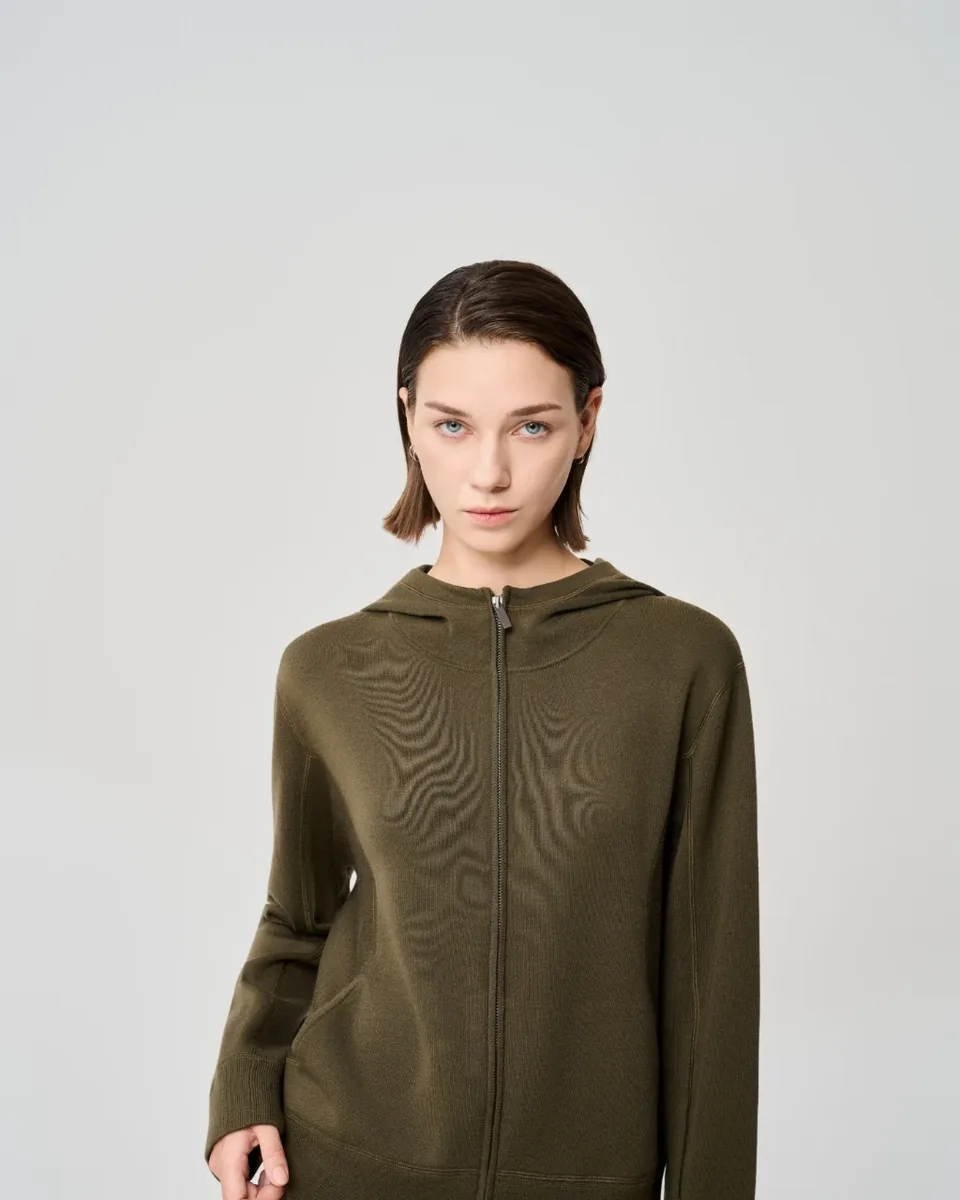 Maglia verde oliva con cappuccio
