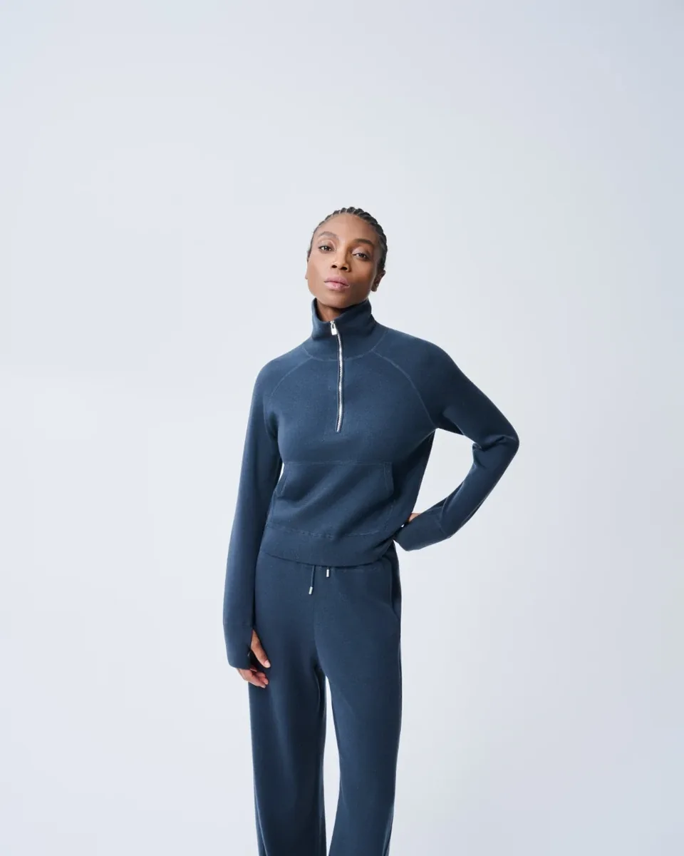 Maglia blu navy con zip al collo