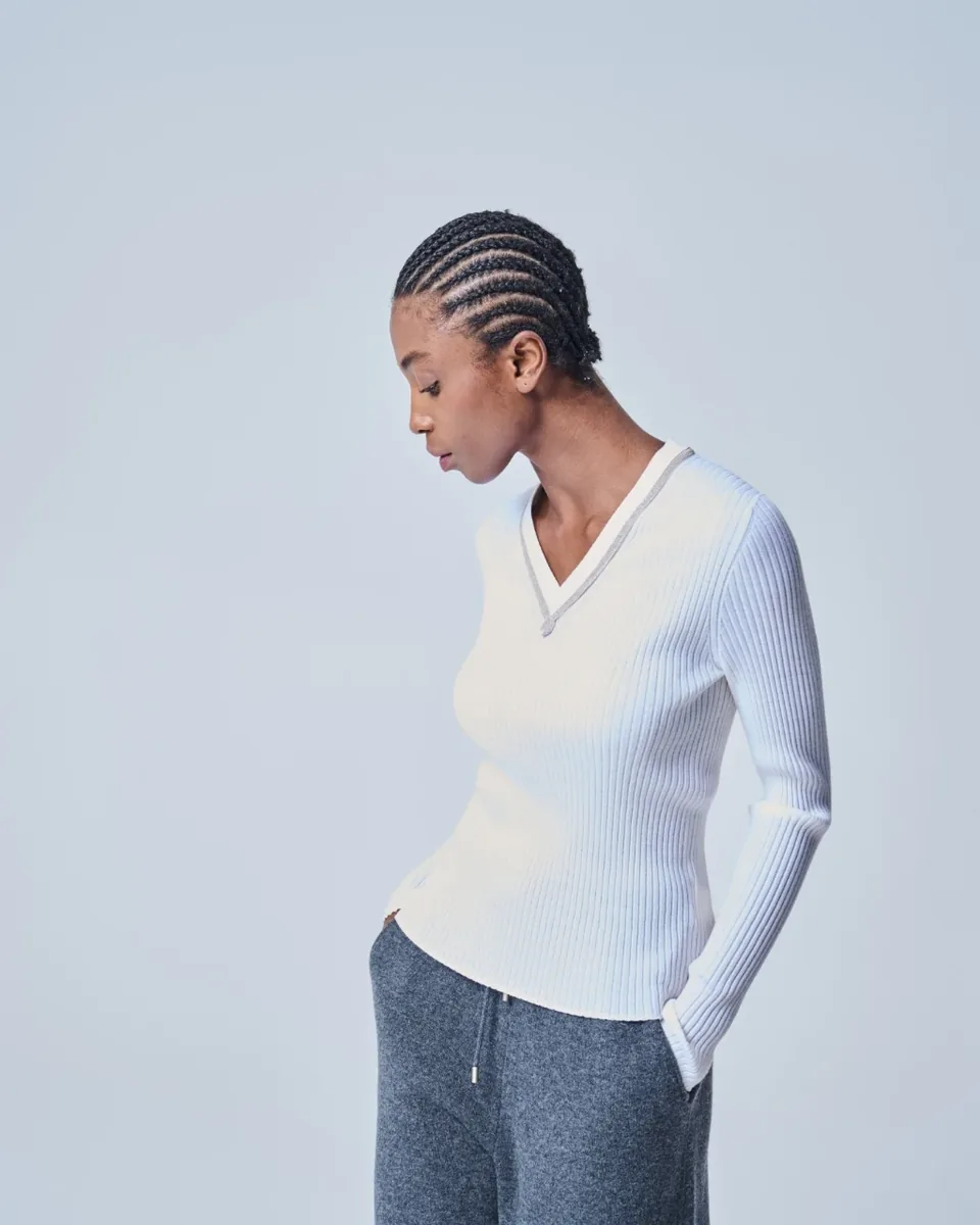 Maglia bianca con scollo a V
