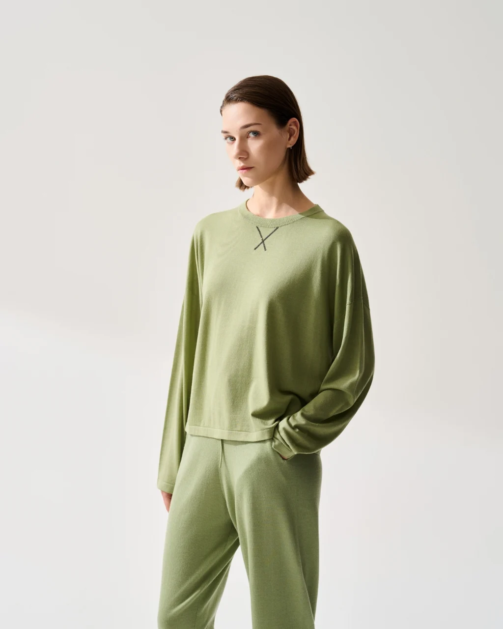 Green crewneck, View 1
